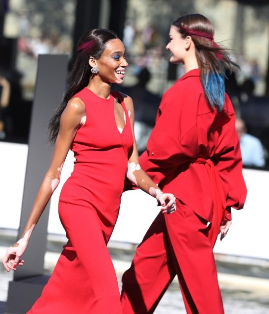 LE DÉFILÉ L’ORÉAL PARIS: Prva modna revija na reci Seni, otvorena za sve!