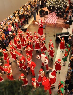 Čaroliju u Ušću otkrivaju hor “Kolibri”, orkestar Beogradska sinfonieta uz karneval 60 Deda Mrazova