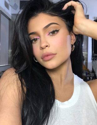 Da li je Kylie Jenner postavila novi #beautytrend?