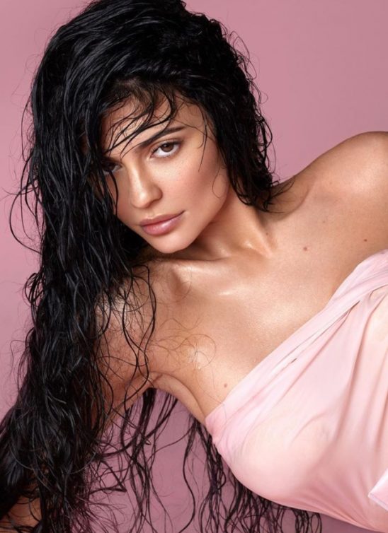Najmlađa milijarderka, Kylie Jenner, prodala udeo u svojoj kompaniji Kylie Cosmetics