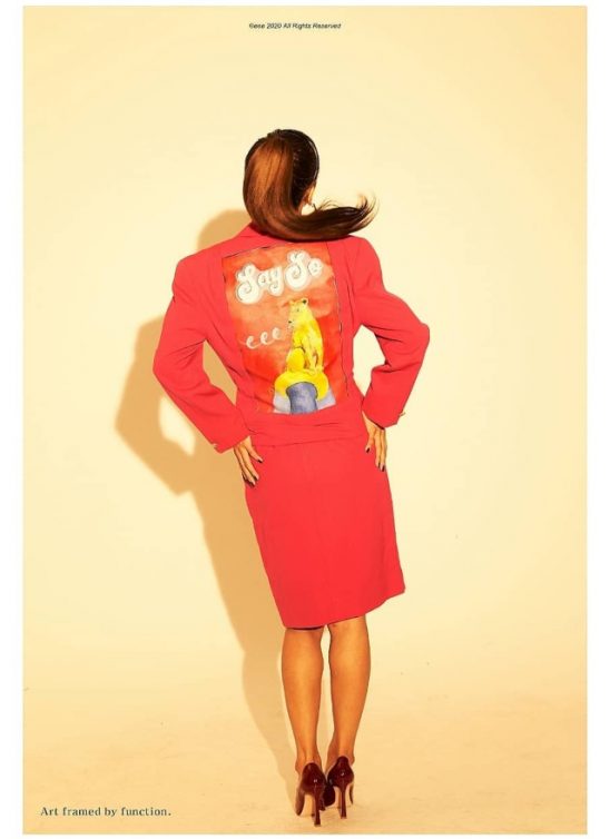 Slikarka koja koristi vintage Dior kao svoje platno