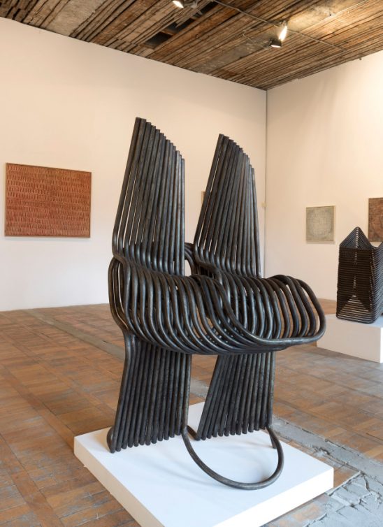 Veliki broj skulptura iz različitih faza stvaralaštva Mire Brtke, izložen u Muzeju grada Beograda