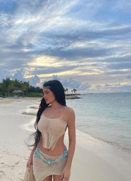 Kylie Jenner je naša inspiracija za letnje lookove, a ovo je njenih osam najboljih odevnih kombinacija