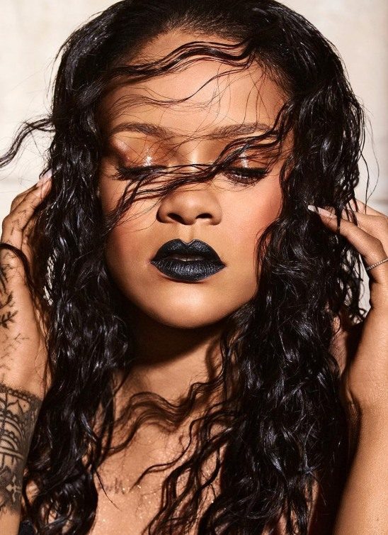 Crni karmin je ponovo u trendu, a ovo su načini na koje ga možete nositi