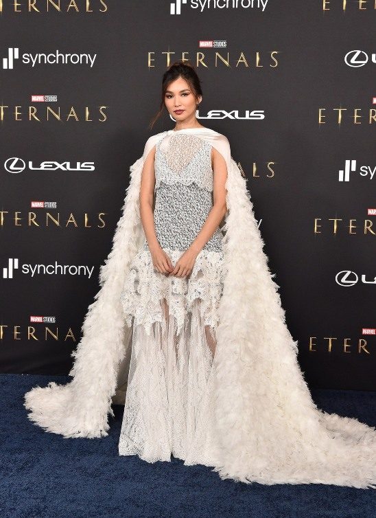 Sa povratkom filmskih premijera vratila se i moda sa crvenog tepiha, a mi smo izdvojili najbolje autfite poznatih ličnosti