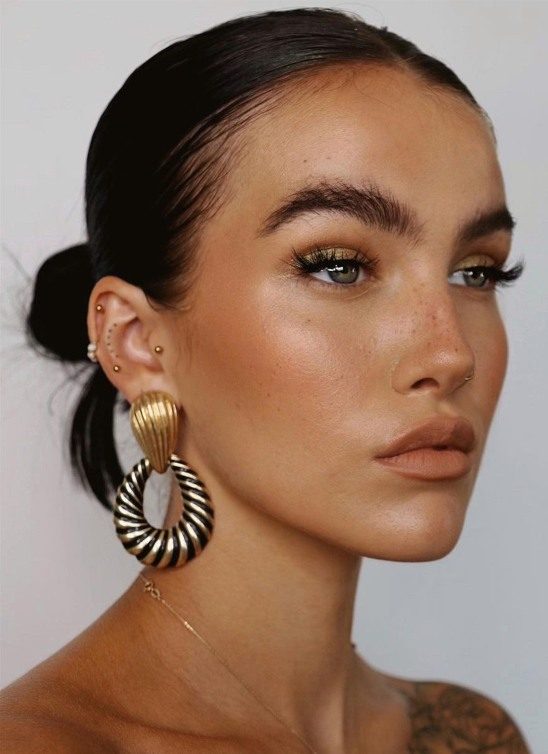 Mrzi vas da operete kosu? Ovim frizurama možete prikriti masnu kosu i učiniti da ona izgleda stajliš