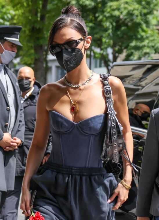 #trendalert: Nova Balenciaga torbica je omiljeni aksesoar poznatih ličnosti!