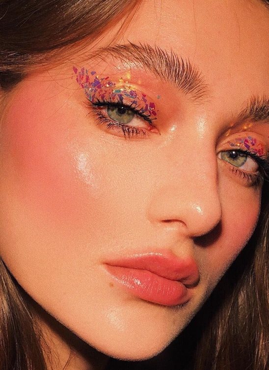Predstavljamo ti šljokičasti party makeup savršen za letnje žurke