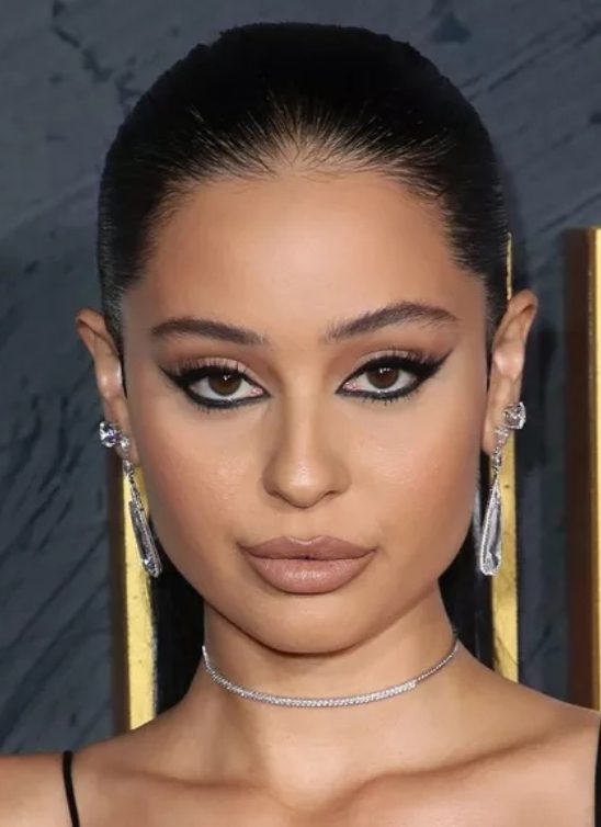 TikTok nam predstavlja još jedan makeup trend – Siren eyes