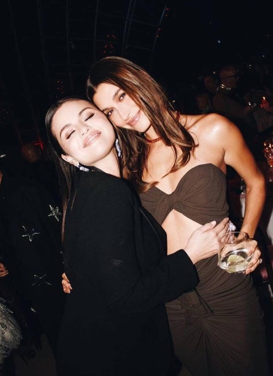 Kako je počeo “rat” zbog obrva? Priča uključuje Selenu, Hailey i Kylie, a gube se milioni