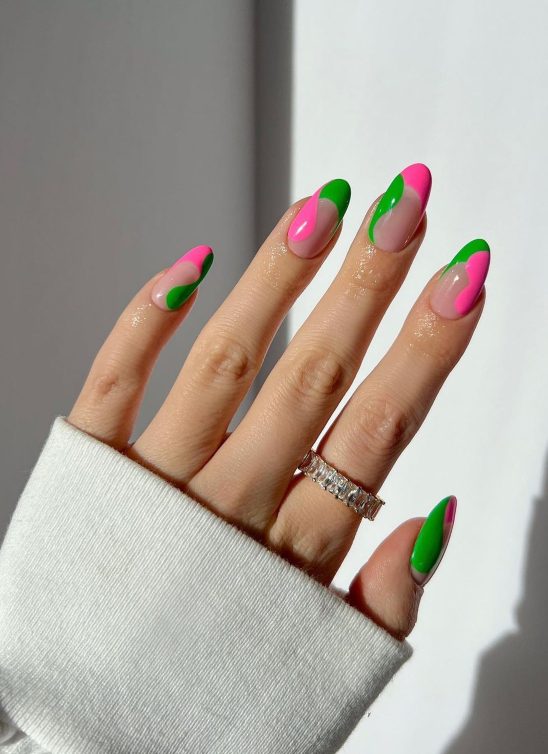 Ružičasti i zeleni nokti – ultimativni letnji manikir