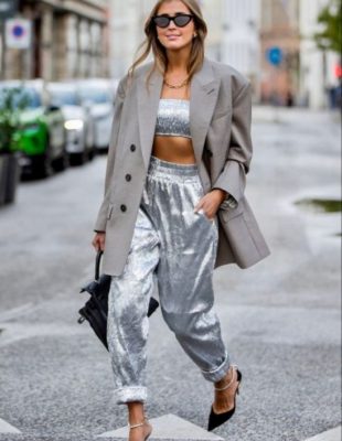 Disco moda: Kako da zablistate u metalik-srebrnoj odeći gde god da idete