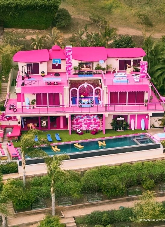 Otkriveni su novi detalji radnje filma “Barbie”, a sad možete posetiti i njenu kuću iz snova