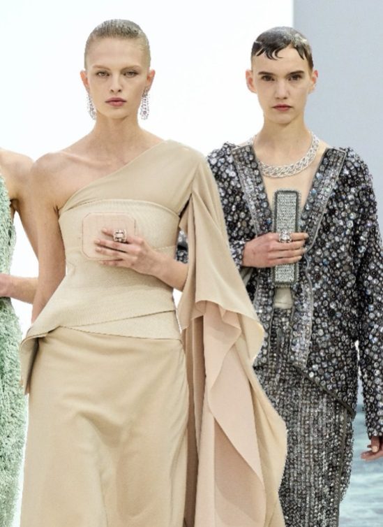 WNB Latest: Svilene haljine u bojama dragog kamenja – Fendi Couture nas vraća eleganciji