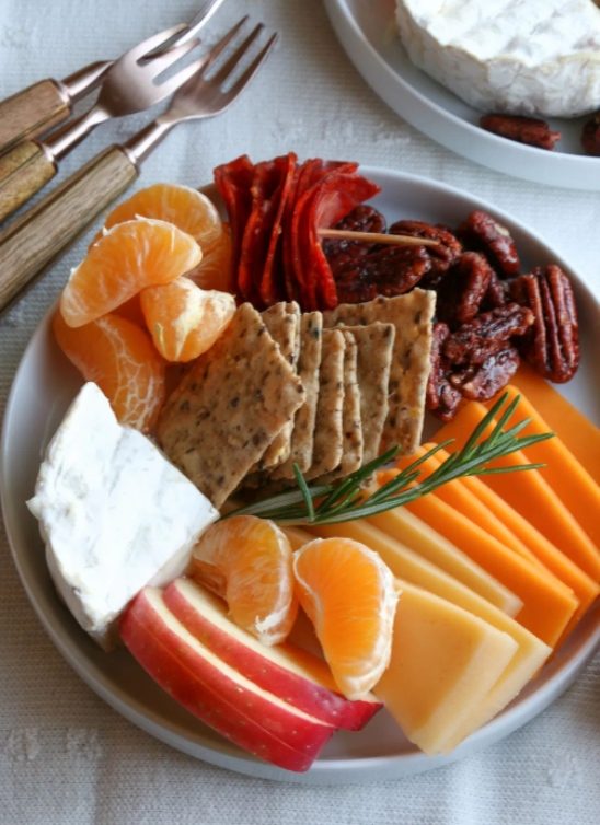 Girl dinner – TikTok trend koji će vas zasititi u vrelim letnjim danima