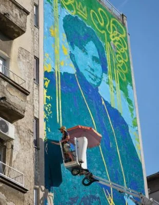 Izuzetne žene Srbije: Andrej Josifovski Pijanista oslikao mural Jelisaveti Načić u Beogradu