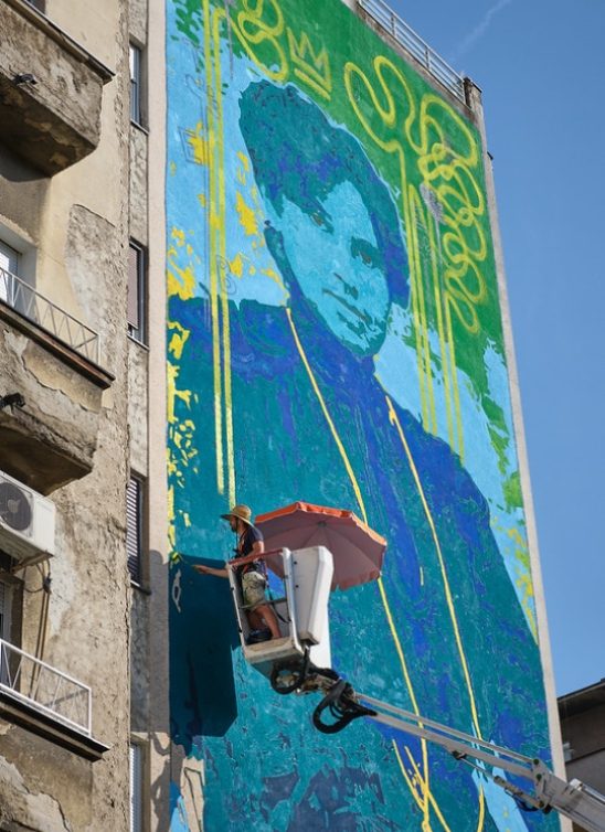 Izuzetne žene Srbije: Andrej Josifovski Pijanista oslikao mural Jelisaveti Načić u Beogradu