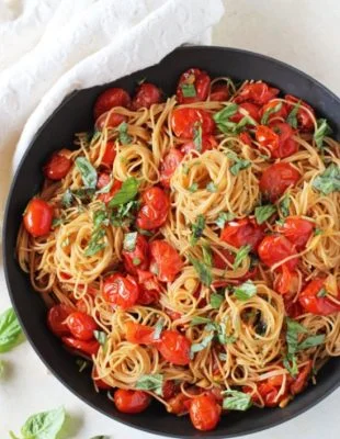 Ukusni obroci s paradajzom inspirisani trendom “tomato girl summer”