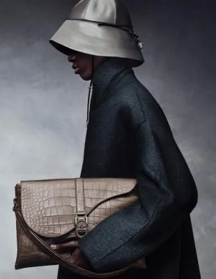 WNB Latest: Dior je debitovao “Pillow bag” u kolekciji za jesen/zimu 2023.