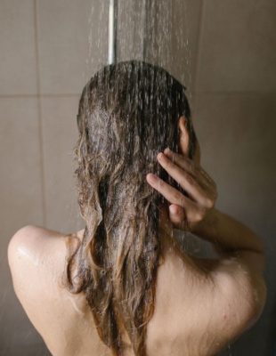 Ovo je najčešća greška tokom kupanja koja izaziva pojavu bubuljica