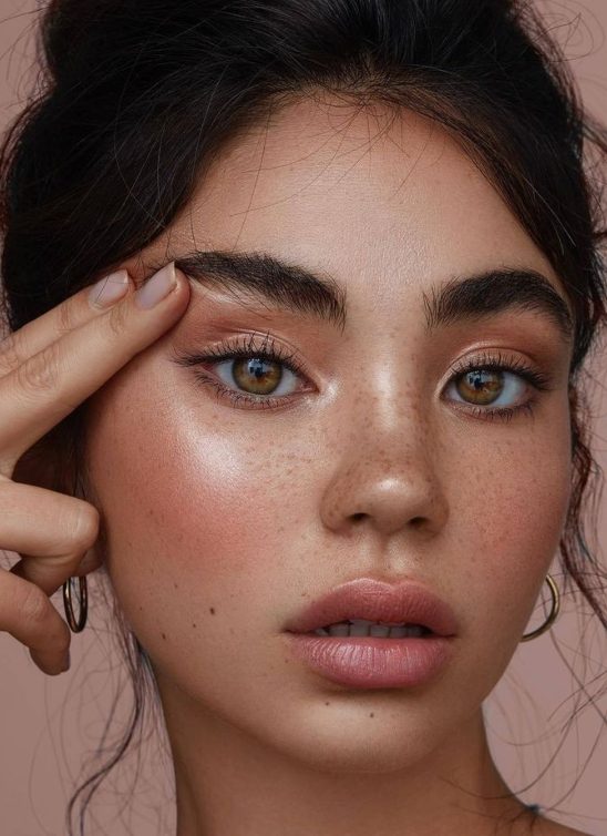 Isprobajte ove makeup trikove koji podižu lice u sekundi