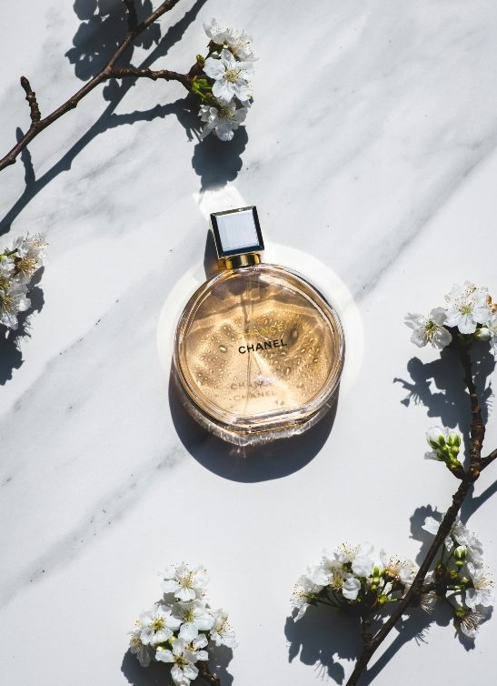 Cvetni ženski parfemi: Zavodljivi mirisi koje možete pronaći u domaćoj ponudi