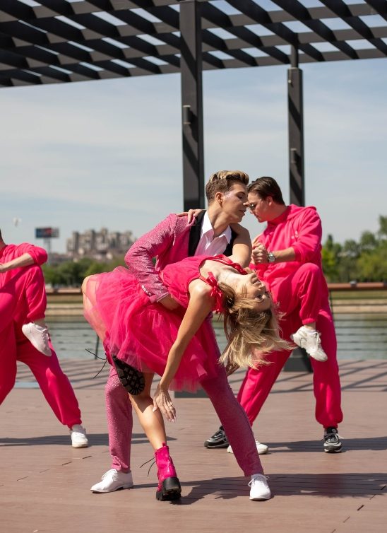 Održan Flash Mob Dance – regionalni plesači i influenseri zaplesali na platou ispred Galerije