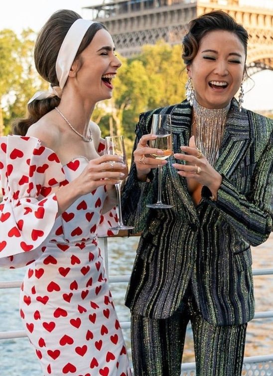 “Emily in Paris” sezona 4: Datum premijere, ljubavni zapleti i modni izazovi