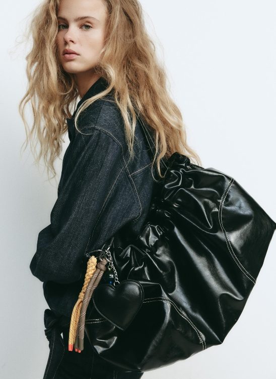 Najbolji “dupe” do sada? Zara lansirala torbu inspirisanu Miu Miu ikoničnim “Joie” modelom