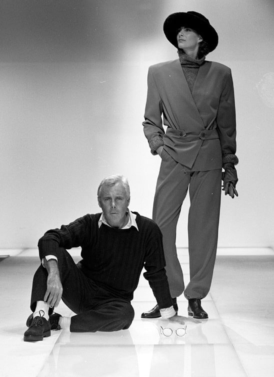 Giorgio Armani slavi 50 godina stila kroz digitalni arhiv, izložbu i modni spektakl u Milanu