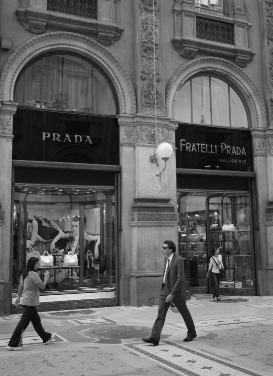 Versace u rukama modnog giganta: Prada preuzela brend, a ovo su detalji