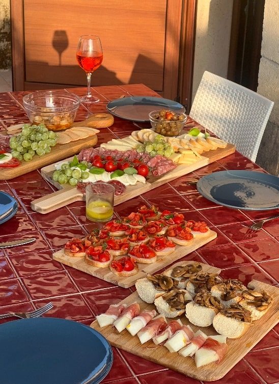 Donosimo 3 predloga za grupne večere koje će oduševiti vašu ekipu