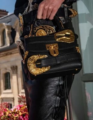 Schiaparelli Secret je najtraženija torba sezone, a evo zbog čega je posebna