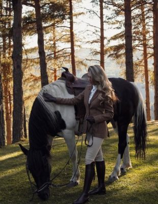 Da li je “Horse Girl” trend novi lifestyle manifest generacije Z?