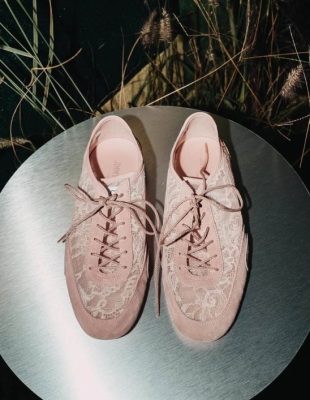 Jimmy Choo zna kako da nas obori s nogu, a SS26 kolekcija je dokaz