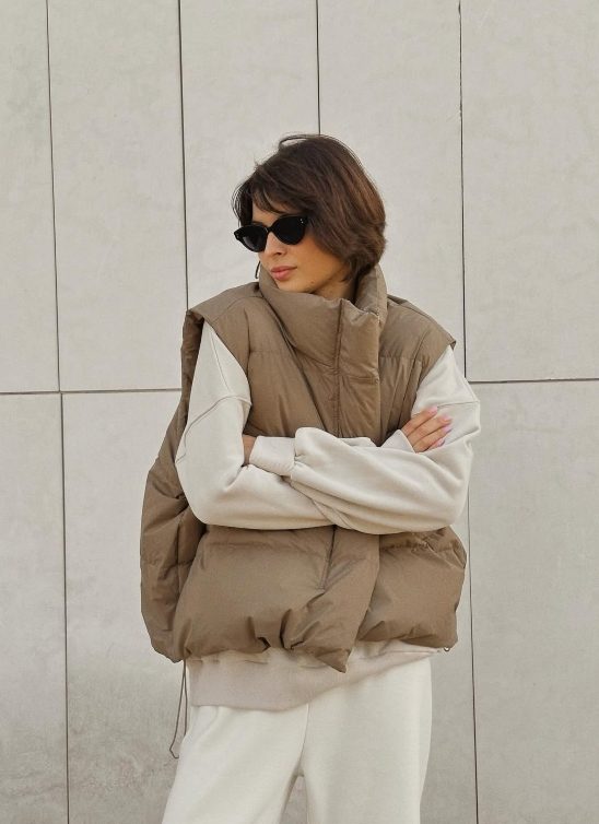 Kako kombinovati puffer prsluk sa helankama, farmerkama i haljinama