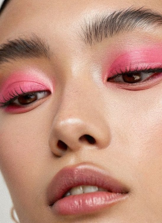 Teorija boja i šminka: Kako odabrati savršene nijanse za vaš ten