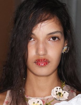 Usne na revijama SS26: Od Miu Miu minimalizma do dramatičnog Simone Rocha look-a