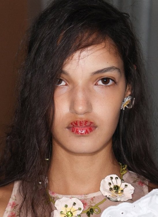 Usne na revijama SS26: Od Miu Miu minimalizma do dramatičnog Simone Rocha look-a