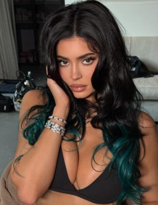 Kylie Jenner debituje u muzici sa Fourth Strike i vraća King Kylie eru