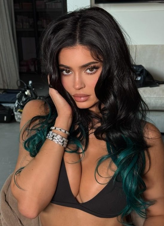 Kylie Jenner debituje u muzici sa Fourth Strike i vraća King Kylie eru