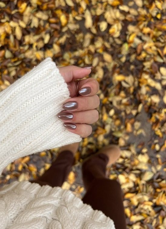 Braon je nova crna: 22 ideje za manikir koje će obeležiti jesen