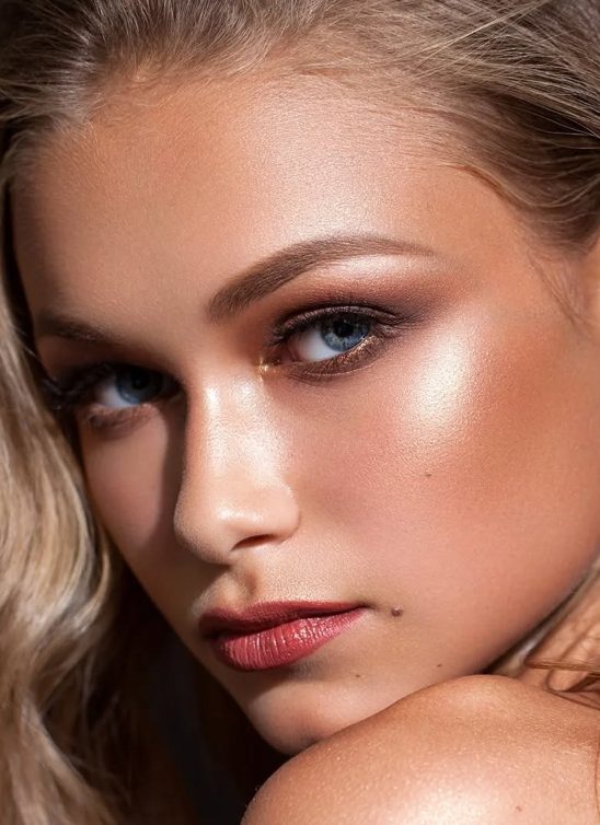 Najbolji tečni hajlajteri: Imamo vodič za savršen “glow” efekat