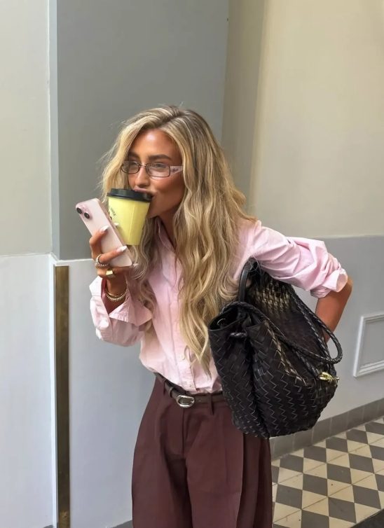 Roze i braon je neočekivana kombinacija boja koja dominira jesenjom sezonom