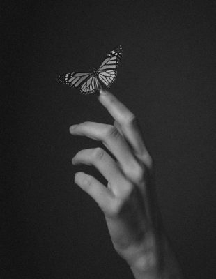 Probajte Butterfly Tapping, tehniku koja vas smiruje za 2 minuta