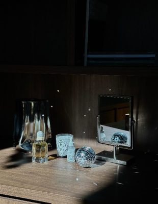 Mirisi za mir: Ovo su parfemi i note koji umiruju um i telo