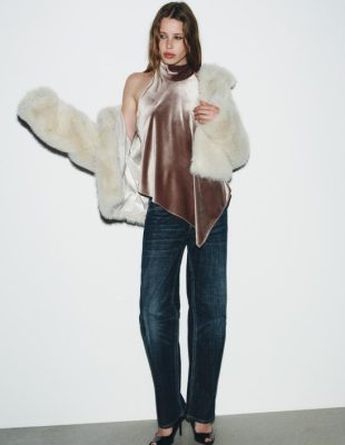 Šta nosimo na praznične žurke? Ovi elegantni topovi su rešenje