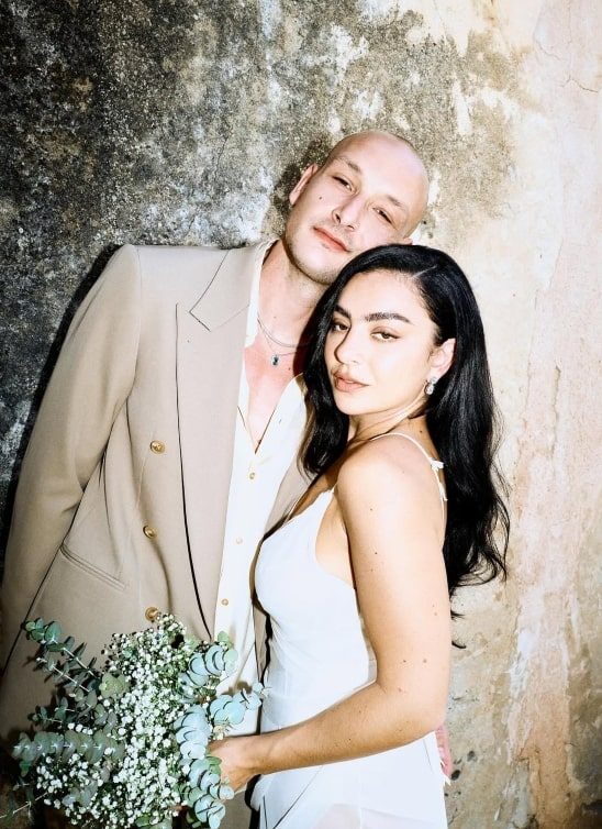 Venčanje Charli XCX, parovi u trendu i Chloé “Paddington”: Lyst-ova godina mode 2025