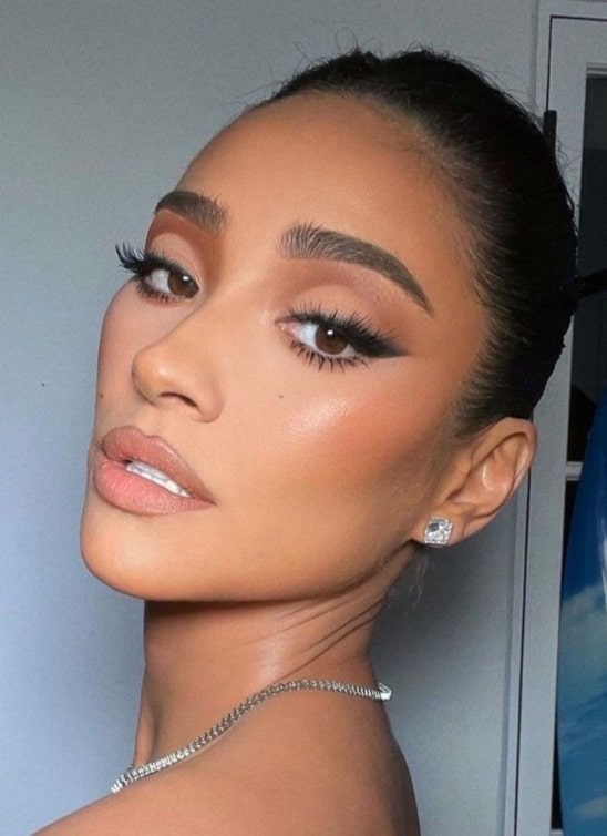 TikTok makeup trend „Male Gaze“ vs. „Female Gaze“ nas navodi da se zapitamo za koga se sređujemo