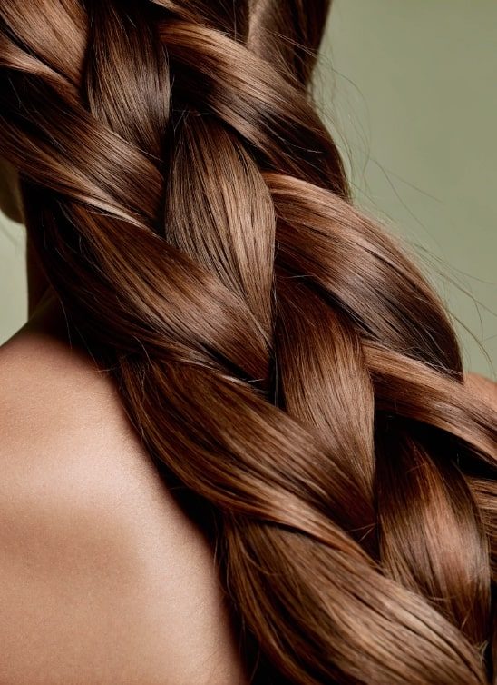 Zaboravite fen i presu: Ovo je 5 načina da uvijete kosu bez toplote i oštećenja